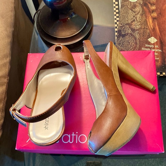 Retro 70’ Style Peep Toe Heels - Picture 8 of 9